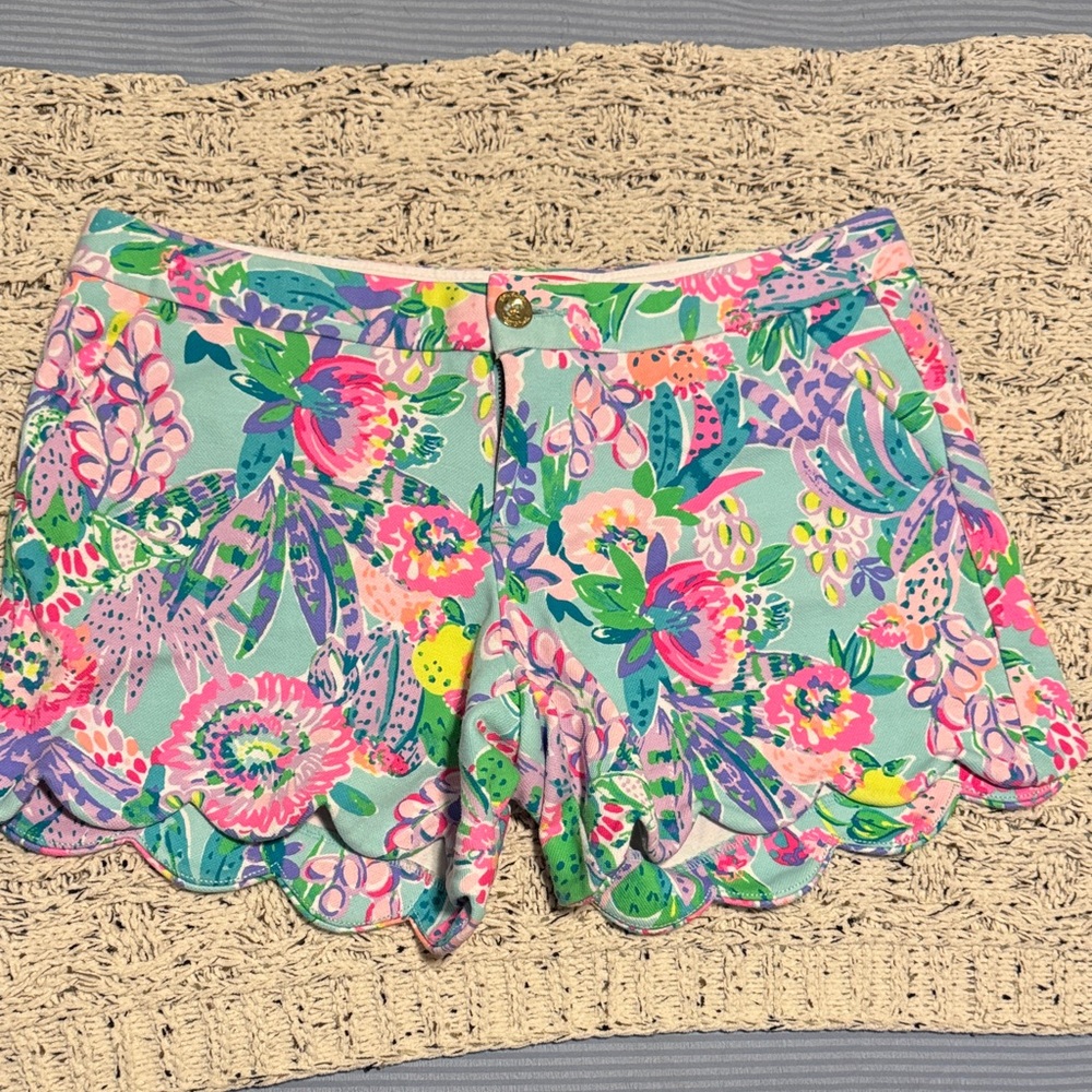 EUC Lilly Pulitzer Buttercup Scallop Shorts